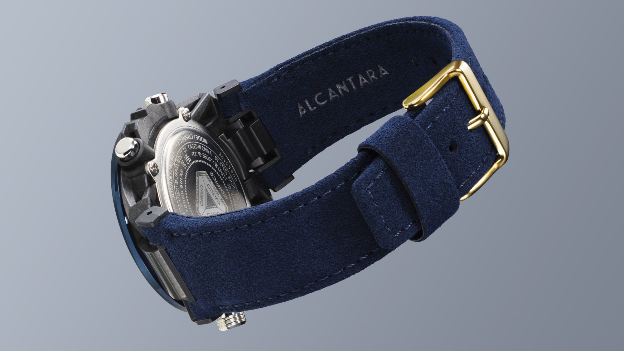 Alcantara 材质表带,彰显非凡品味